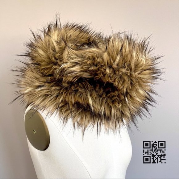 Aritzia Accessories - Aritzia Babaton Lyndon Faux Fur Fox Neck-warmer Infinity Cowl Scarf - O/S 🦊